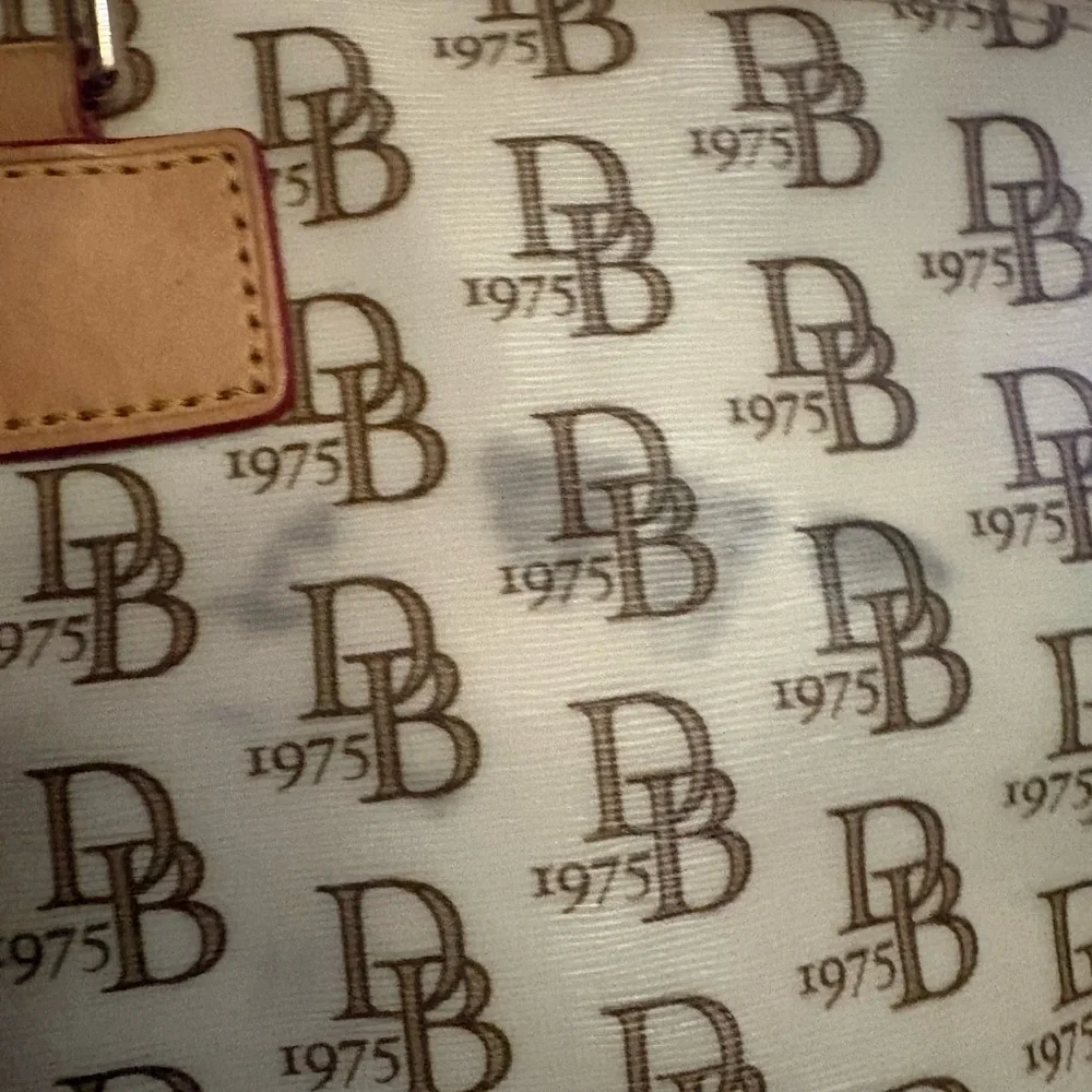 Dooney & Bourke Cream and Tan Signature Tote Bag - Picture 7 of 16